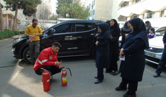 آموزش مهارتی اطفای حریق توسط سازمان آتش‌نشانی تهران