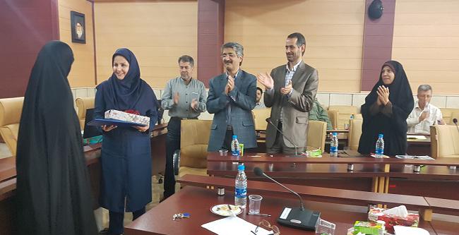 نشست صمیمانه ریاست محترم دانشکده ادبیات فارسی و زبان های خارجی با همکاران بخش اداری