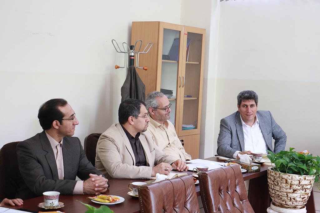 جلسه هیئت رییسه دانشکده  با استادان ناظر انجمن های علمی
