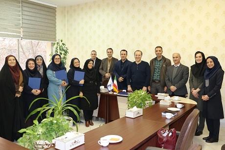قدردانی از کتابداران دانشکده ادبیات فارسی و زبانهای خارجی