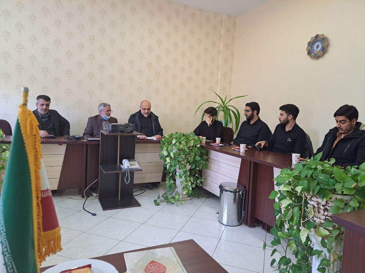 نشست صمیمانه با ریاست دانشکده به مناسبت هفته بسیج