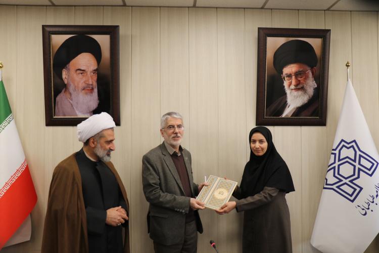 دکتر آزاده میرزائی، سرپرست مرکز آموزش زبان فارسی دانشگاه علامه‌طباطبائی (آزفا) شد.