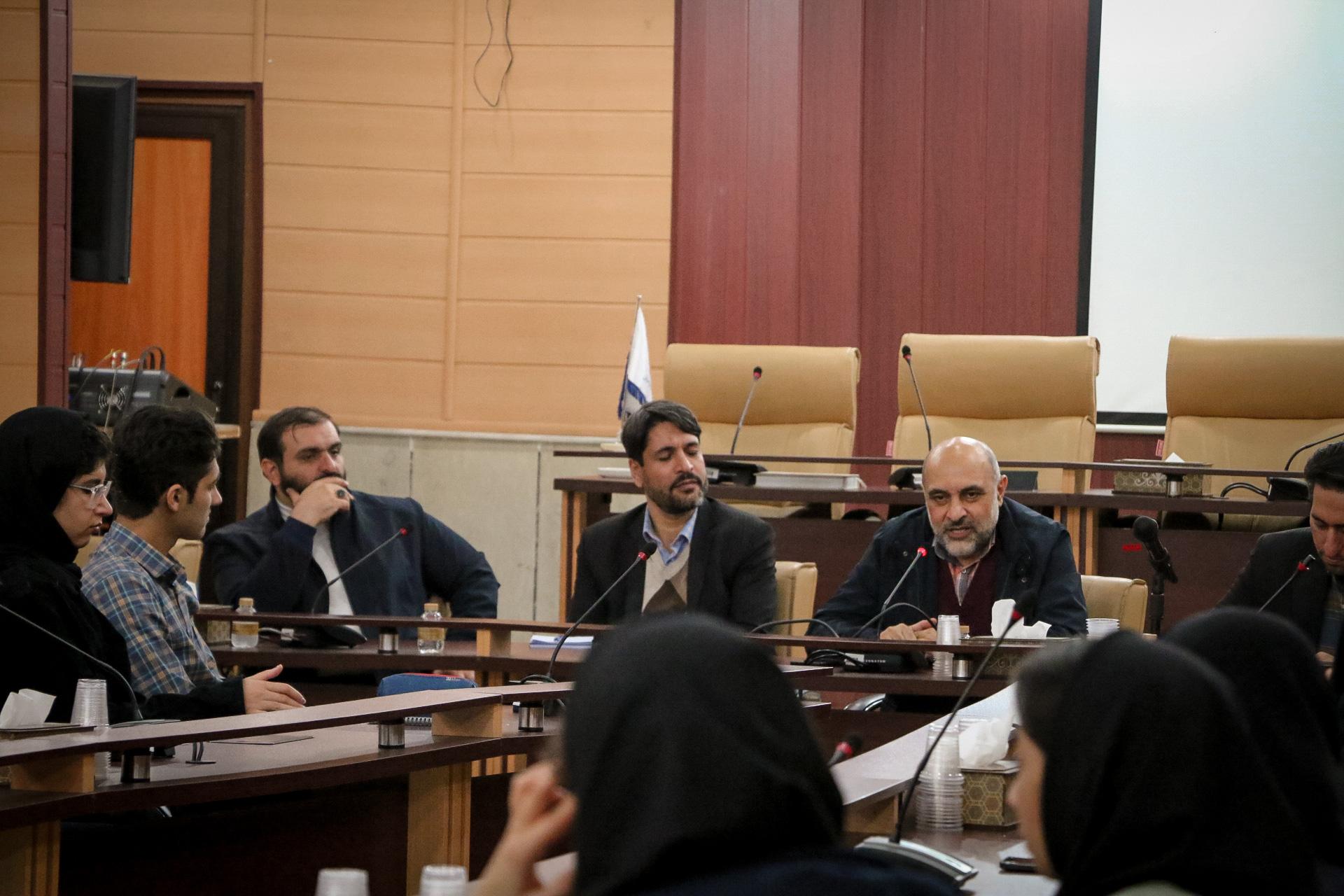 نشست صمیمانه معاونت فرهنگی و اجتماعی دانشگاه با انجمن ها و تشکل های دانشجویی دانشکده ادبیات فارسی و زبان های خارجی